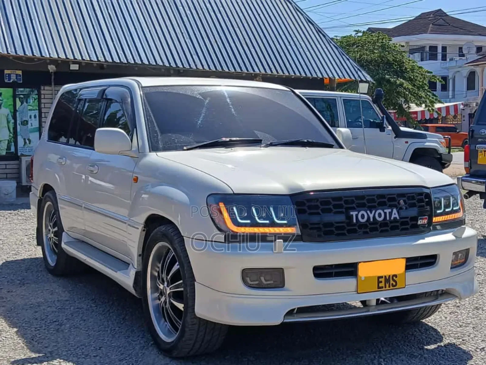 Toyota Land Cruiser 2006 White