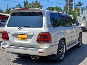 Toyota Land Cruiser 2006 White