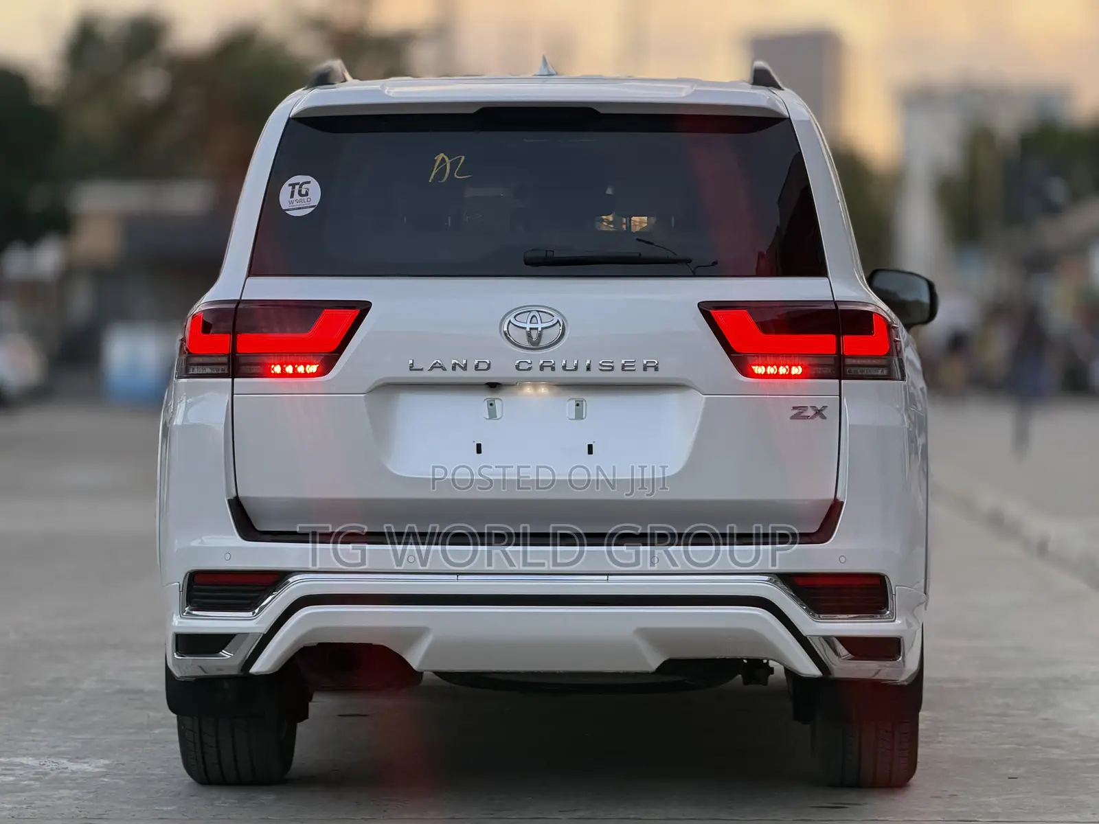 New Toyota Land Cruiser LC300 2024 White