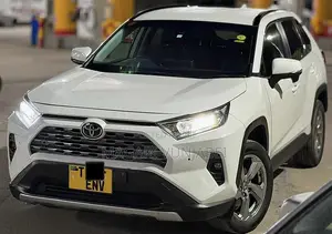 Toyota RAV4 2021 Off white