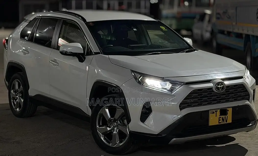 Toyota RAV4 2021 Off white