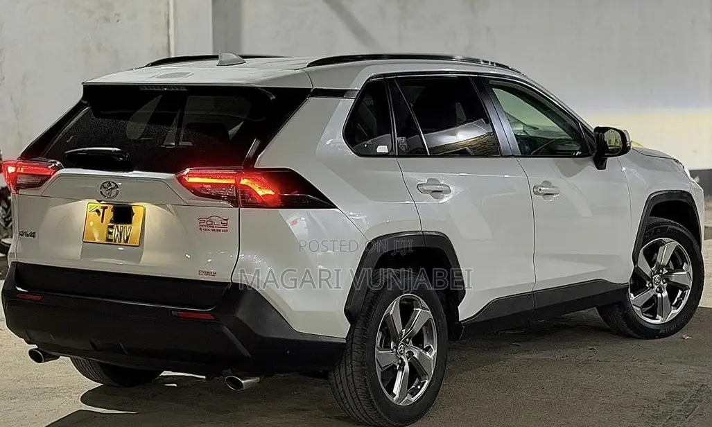 Toyota RAV4 2021 Off white