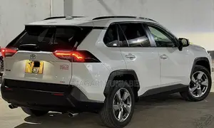 Toyota RAV4 2021 Off white