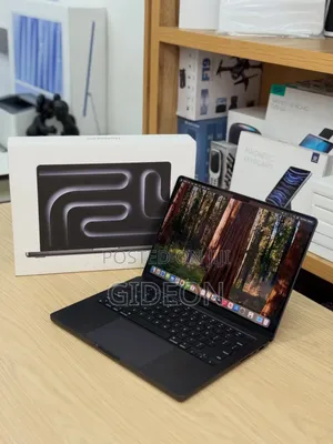 New Laptop Apple MacBook Pro 2024 M4 14-Inch 16GB Apple M4 SSD 512GB