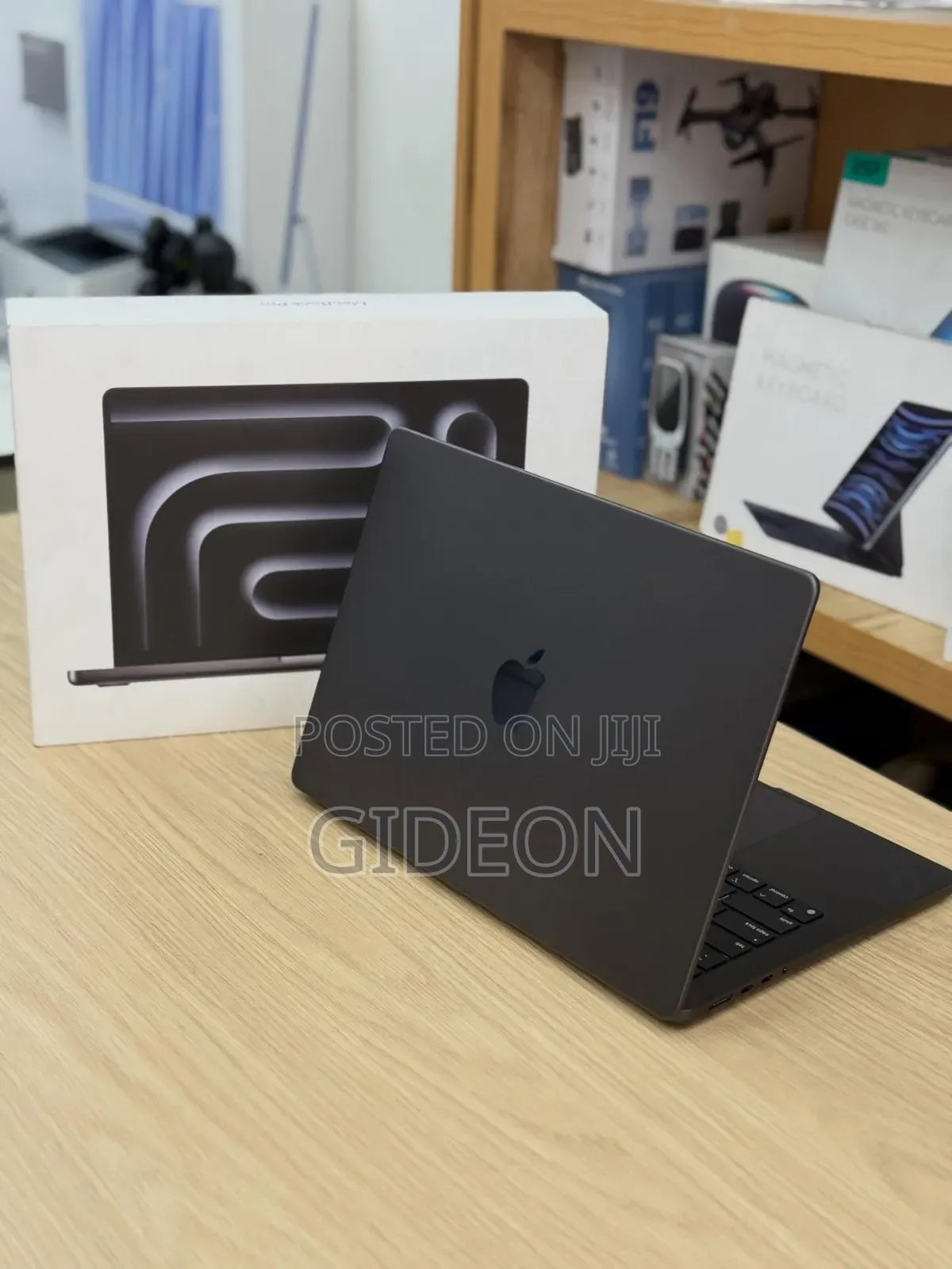 New Laptop Apple MacBook Pro 2024 M4 14-Inch 16GB Apple M4 SSD 512GB