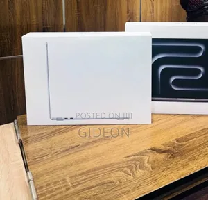 New Laptop Apple MacBook Air 2025 M4 13-Inch 16GB Apple M4 SSD 256GB