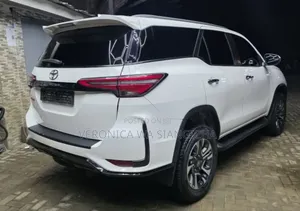 Toyota Fortuner 2023 White