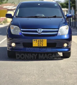 Toyota IST 2004 Blue
