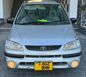 Toyota Corolla Spacio 2000 Silver