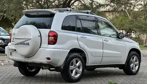 Toyota RAV4 2005 White