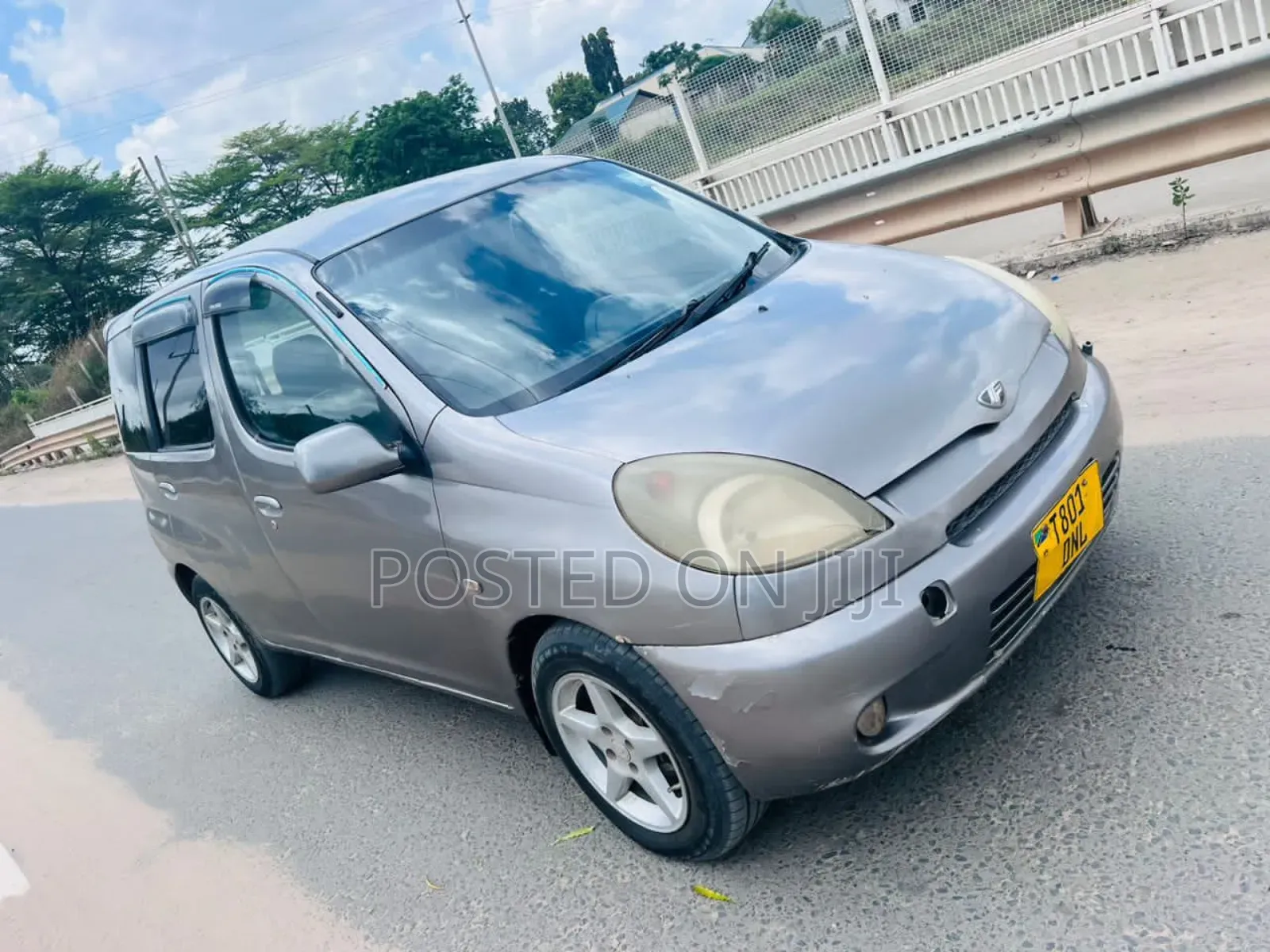 Toyota Fun Cargo 2004 Gray