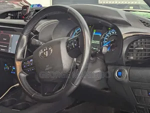 Toyota Hilux 2019 White