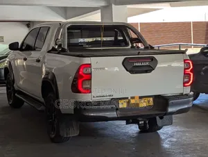 Toyota Hilux 2019 White