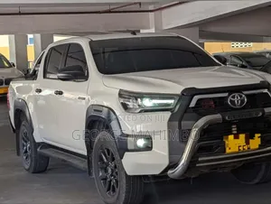 Toyota Hilux 2019 White