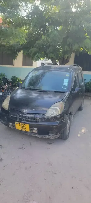 Toyota Fun Cargo 2004 Black