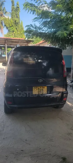 Toyota Fun Cargo 2004 Black