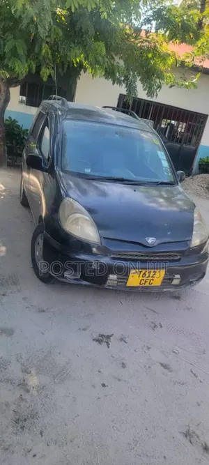 Toyota Fun Cargo 2004 Black