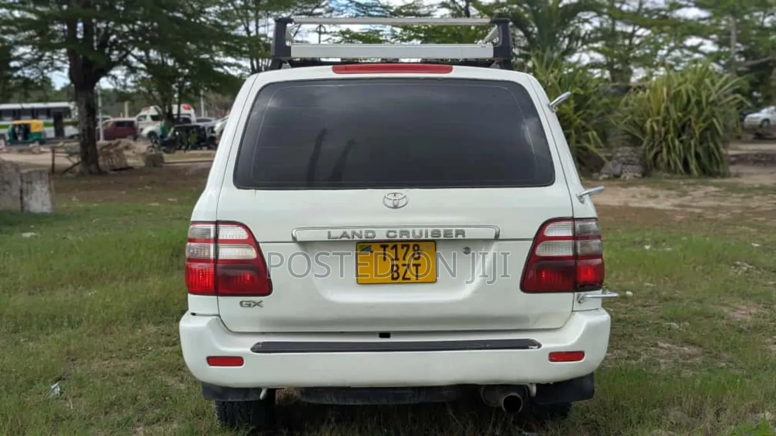 Toyota Land Cruiser 2010 White