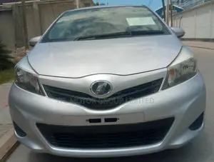 Toyota Vitz 2011 Silver
