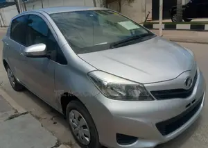 Toyota Vitz 2011 Silver