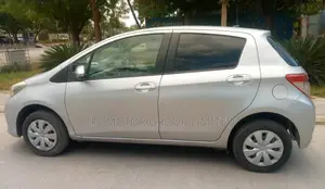 Toyota Vitz 2011 Silver