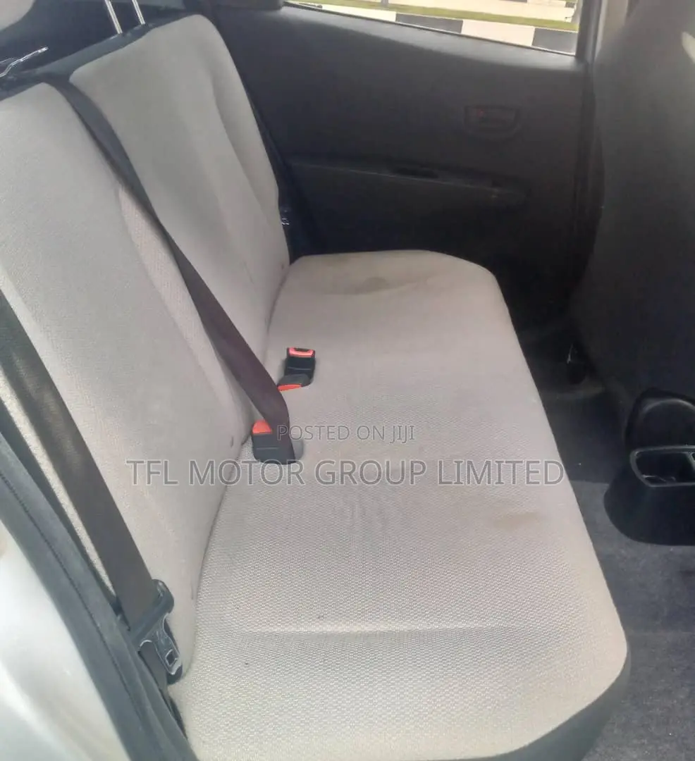 Toyota Vitz 2011 Silver