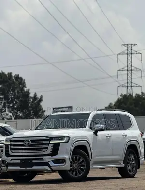 Toyota Land Cruiser LC300 2022 White
