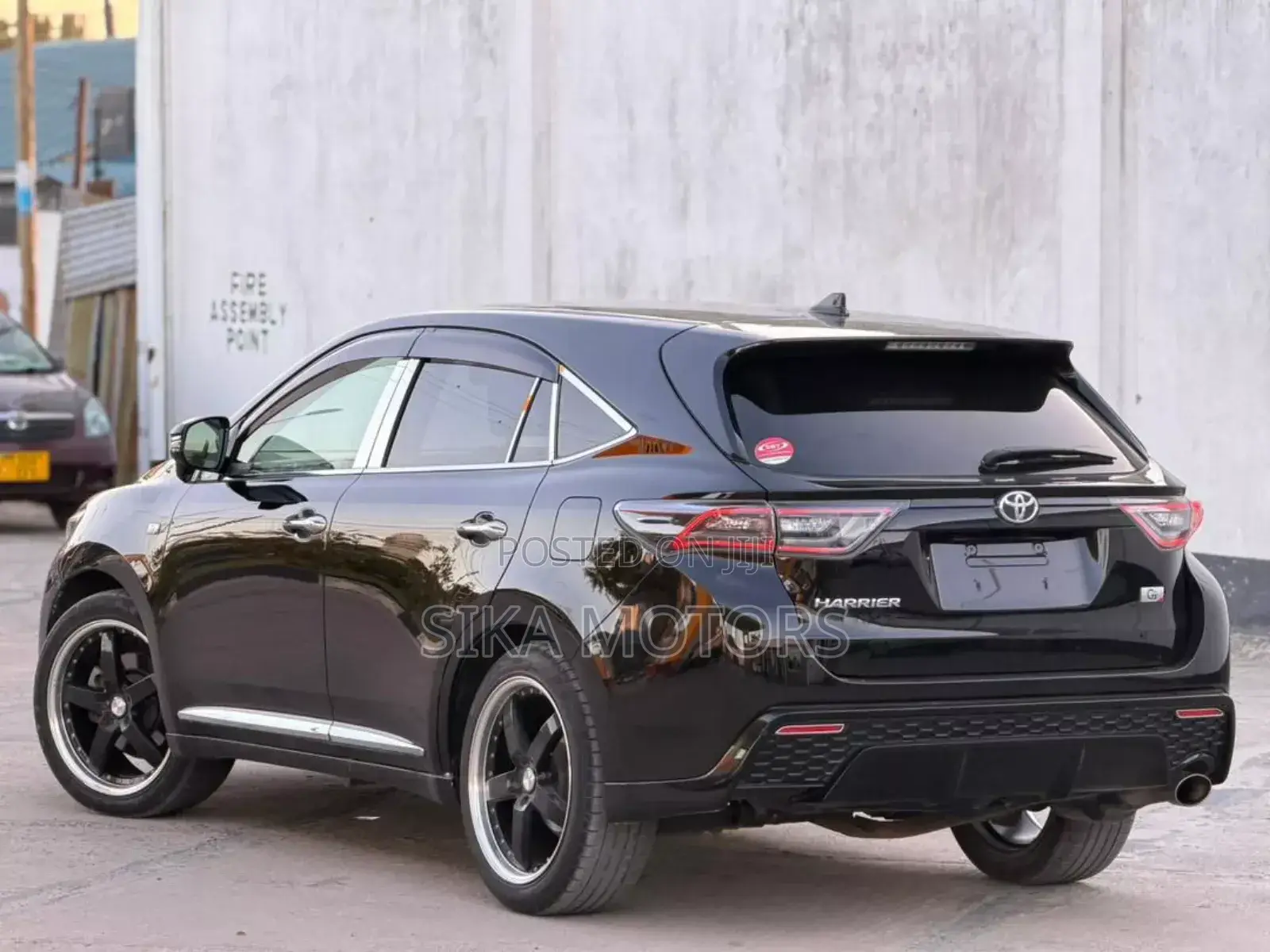 Toyota Harrier 2.0 2015 Black