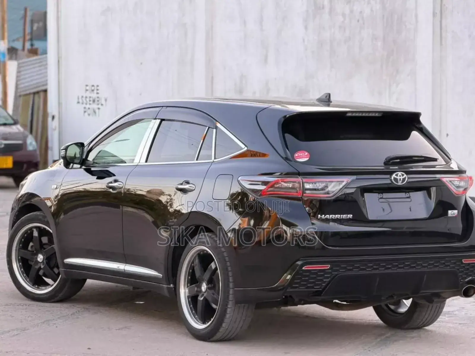 Toyota Harrier 2.0 2015 Black