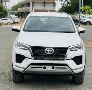 Toyota Fortuner 2025 White