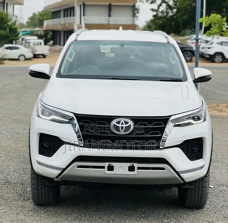 Toyota Fortuner 2025 White