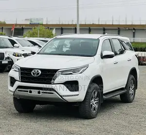 Toyota Fortuner 2025 White