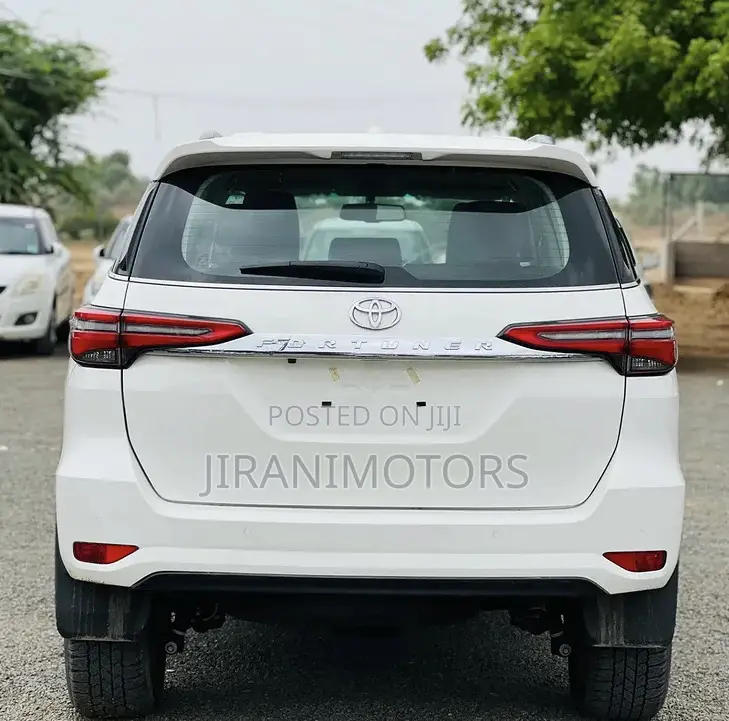 Toyota Fortuner 2025 White