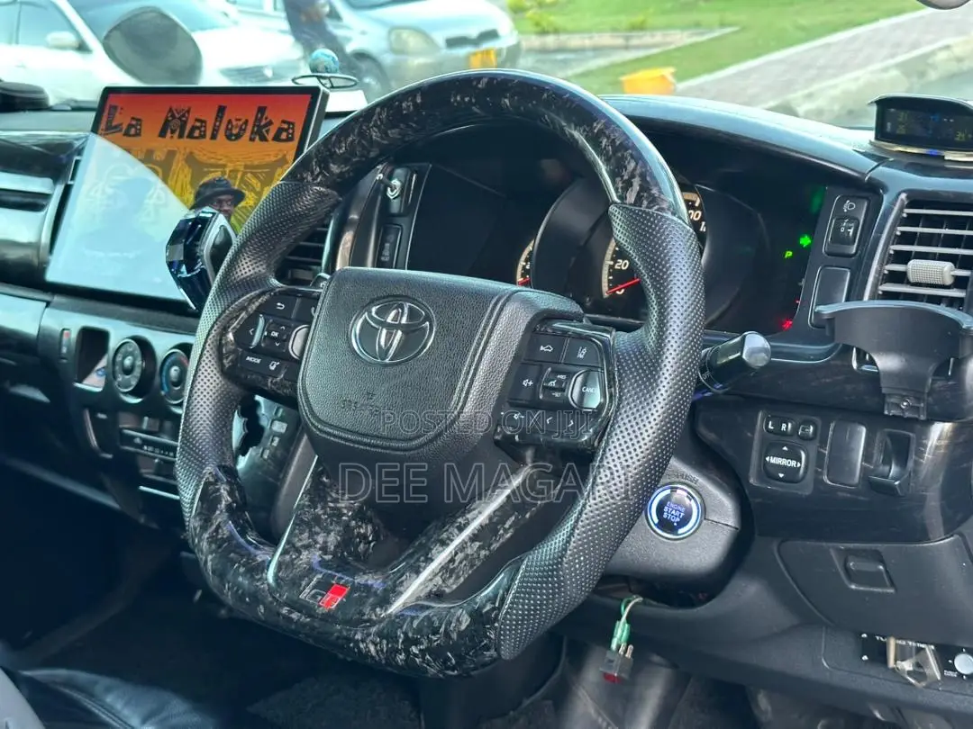 Toyota HiAce 2010 Black