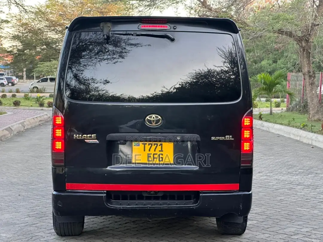 Toyota HiAce 2010 Black