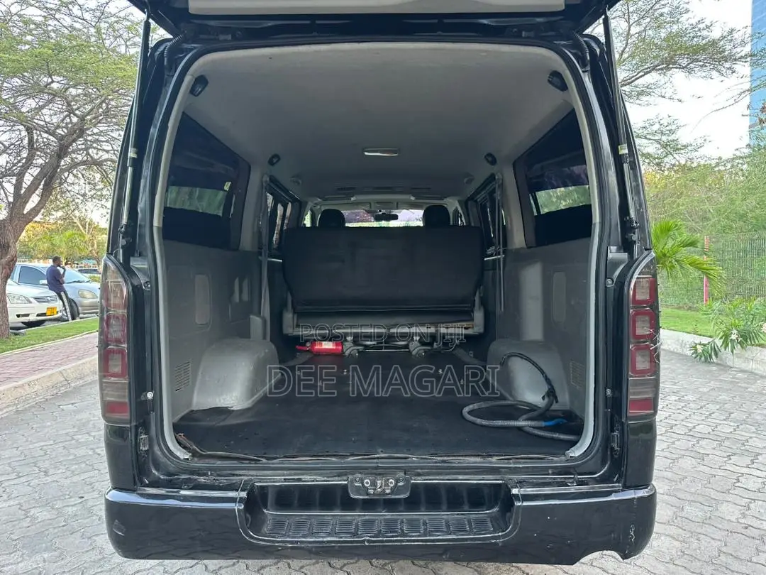 Toyota HiAce 2010 Black