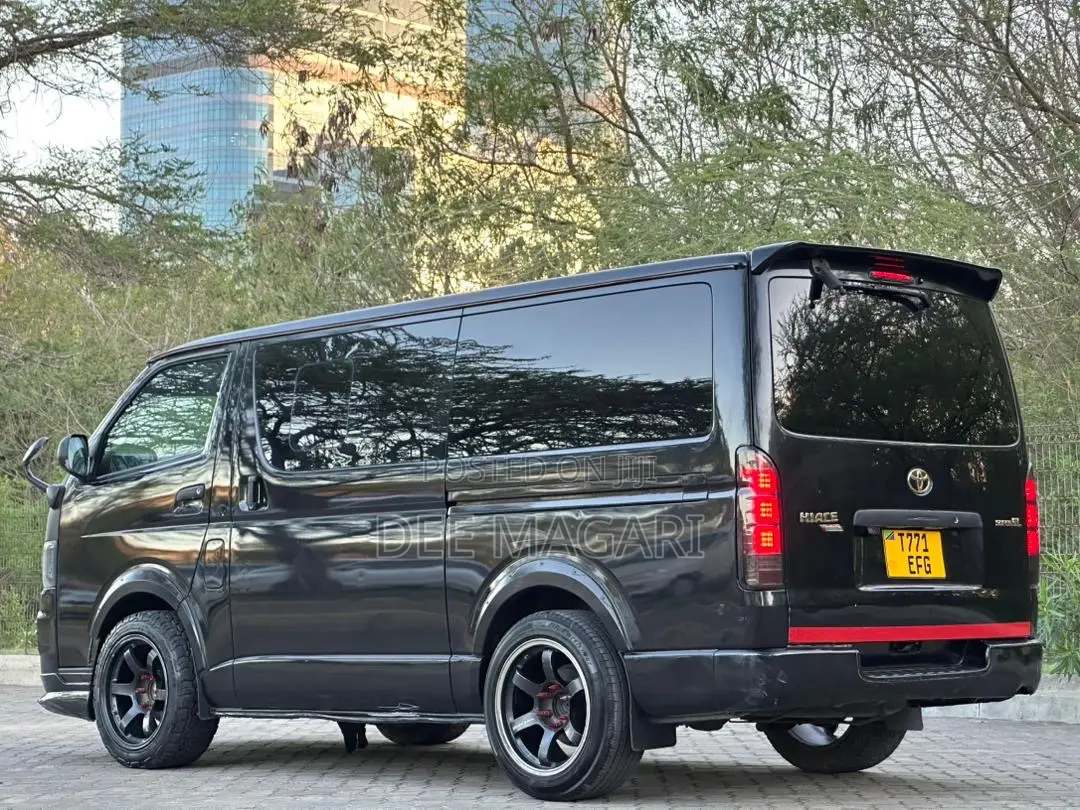 Toyota HiAce 2010 Black