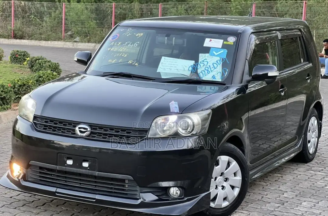 Toyota Corolla Rumion Hatchback 1.5 FWD 2010 Black