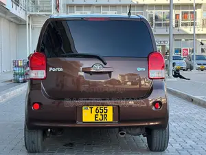 Toyota Porte 1.5 FWD 2014 Brown