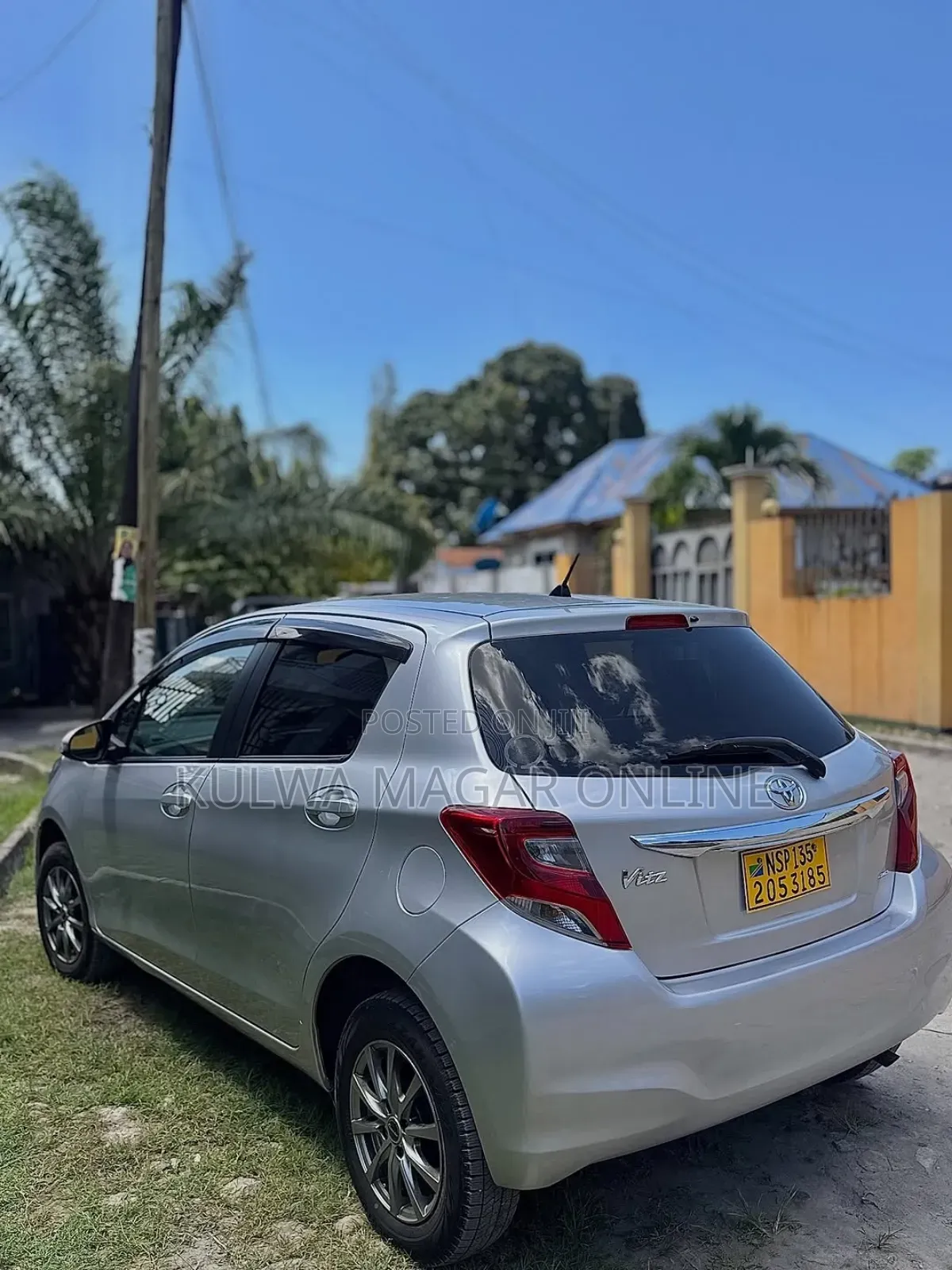 Toyota Vitz 2015 Silver