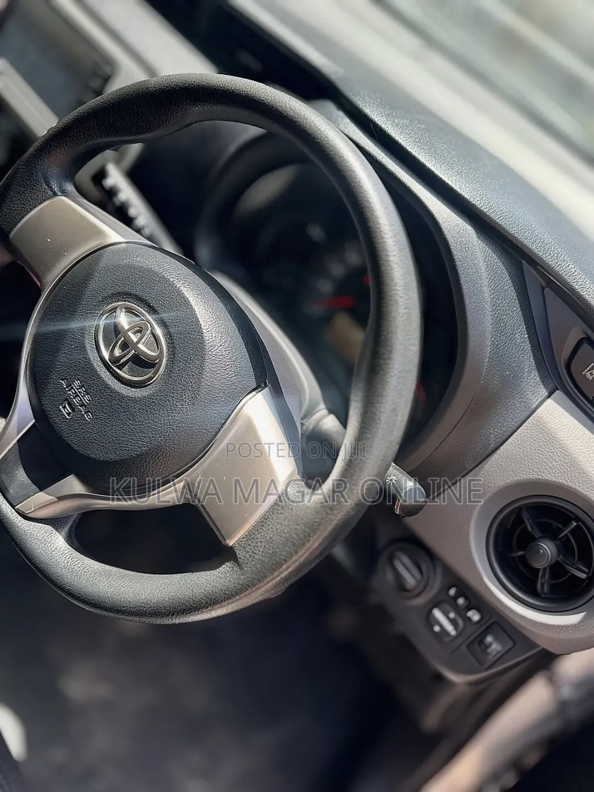 Toyota Vitz 2015 Silver