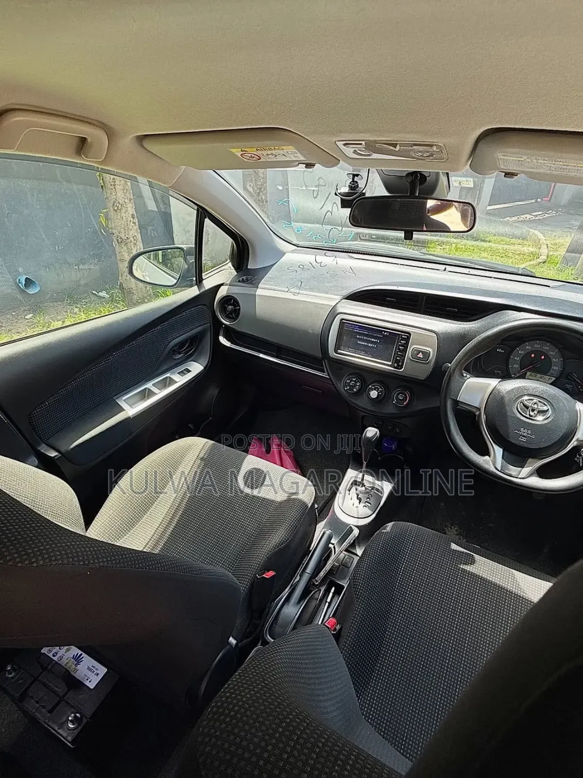 Toyota Vitz 2015 Silver