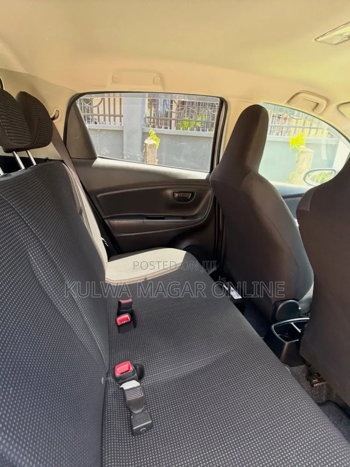 Toyota Vitz 2015 Silver