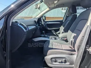 Audi Q5 2010 Matt Black