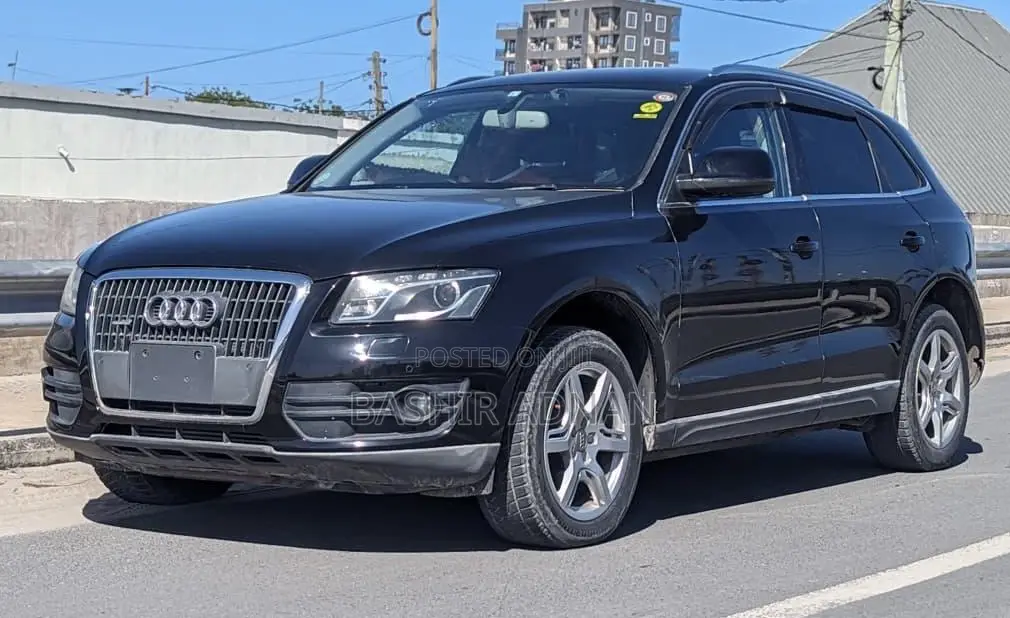Audi Q5 2010 Matt Black