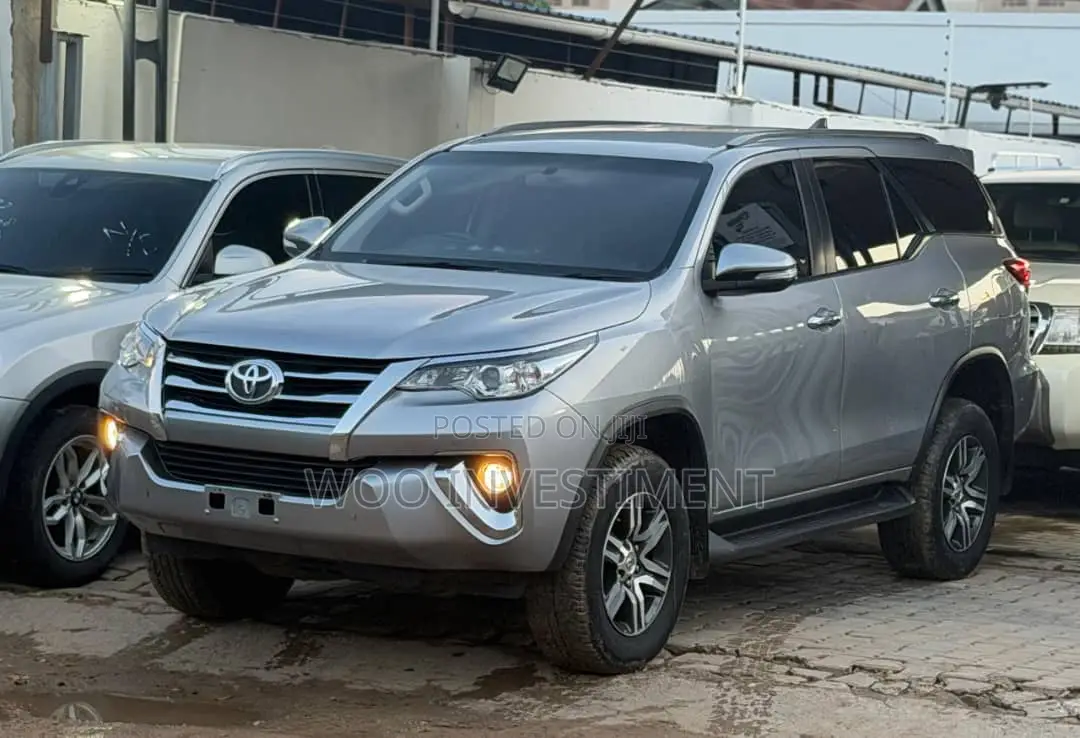 Toyota Fortuner 2017 Silver