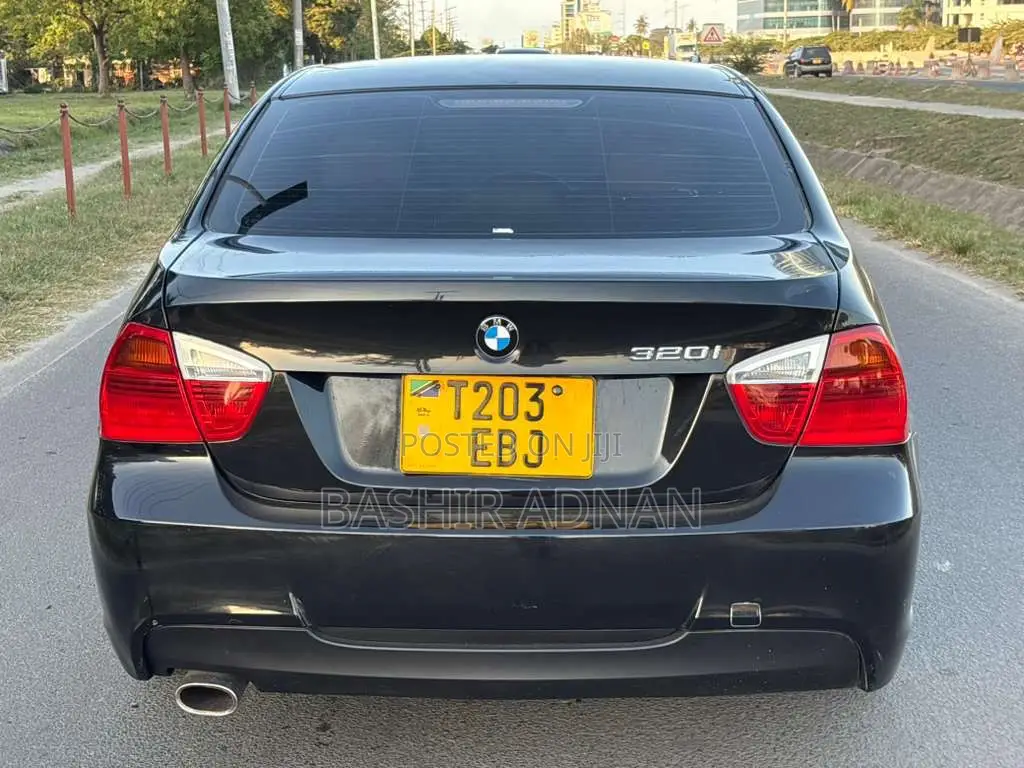 BMW 3 Series 320i RWD 2006 Black