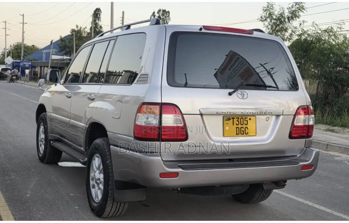 Toyota Land Cruiser HDJ 100 2000 Silver