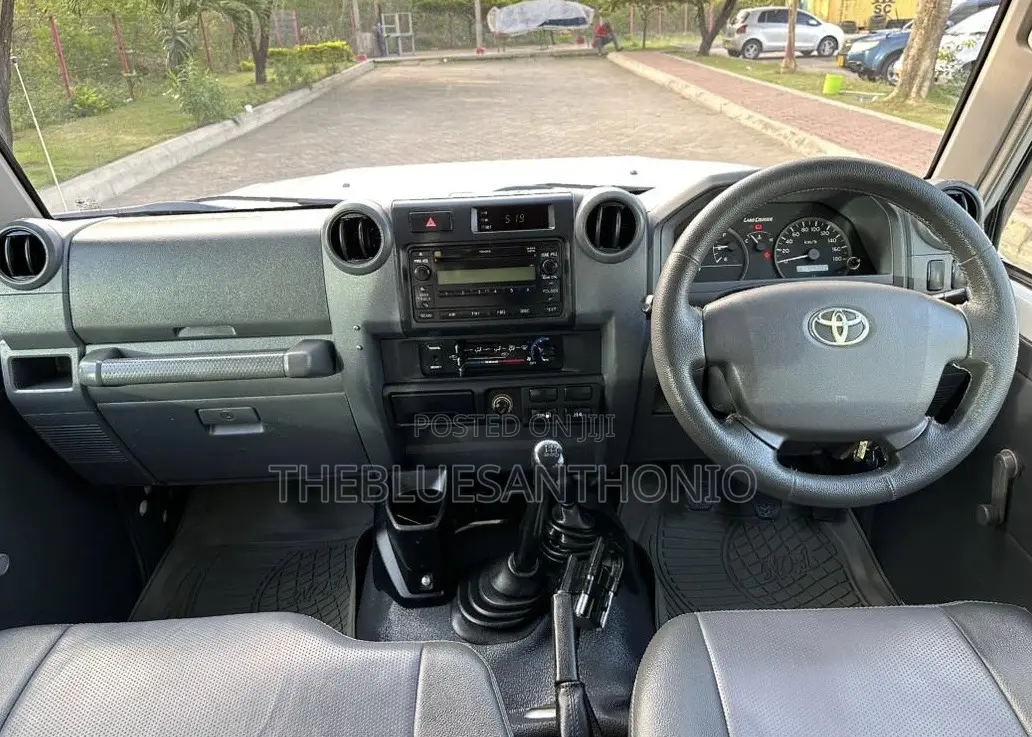 Toyota Land Cruiser 2015 White