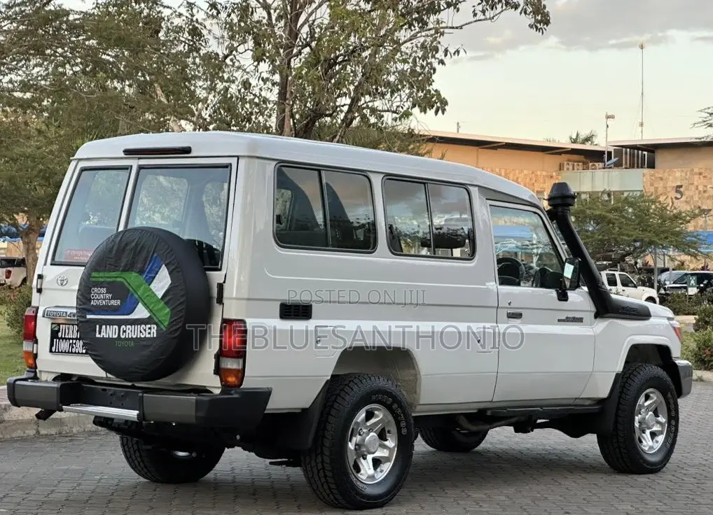 Toyota Land Cruiser 2015 White